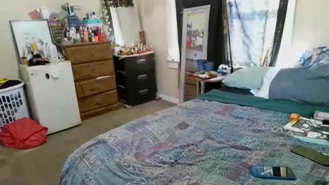 the Mini mami online show from 15, 10, 2025