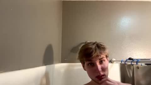 Snapshot of bigskinnyboyshh chatting on 13, 12, 2024 bigskinnyboyshh online show from 13, 12, 2024