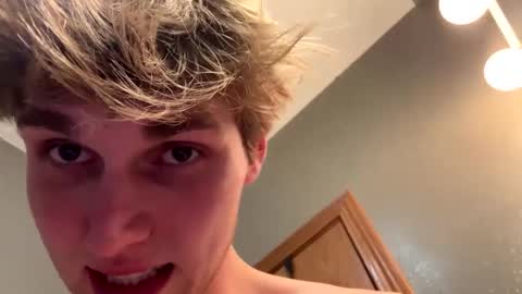 Snapshot of bigskinnyboyshh chatting on 27, 12, 2024 bigskinnyboyshh online show from 27, 12, 2024