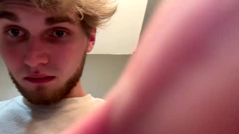 Snapshot of bigskinnyboyshh chatting on 18, 2, 2025 bigskinnyboyshh online show from 18, 2, 2025