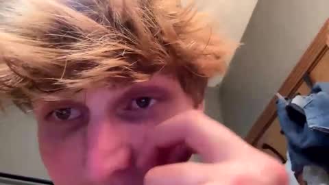 Snapshot of bigskinnyboyshh chatting on 30, 9, 2025 bigskinnyboyshh online show from 30, 9, 2025