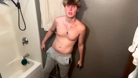 Snapshot of bigskinnyboyshh chatting on 1, 10, 2025 bigskinnyboyshh online show from 1, 10, 2025