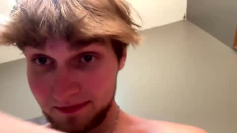 Snapshot of bigskinnyboyshh chatting on 12, 11, 2025 bigskinnyboyshh online show from 12, 11, 2025