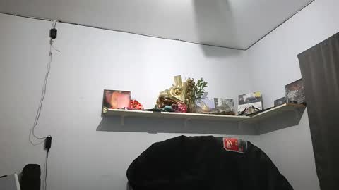 Snapshot of bigskinnyboyshh chatting on 15, 11, 2025 bigskinnyboyshh online show from 15, 11, 2025