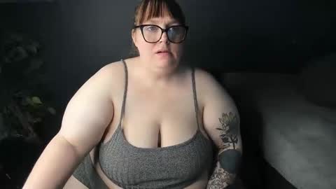 Snapshot of bigtittybbw chatting on 3, 3, 2026 bigtittybbw online show from 3, 3, 2026