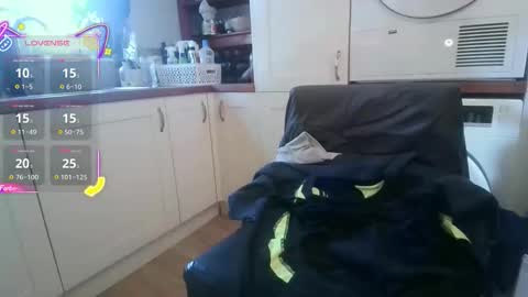 Snapshot of bijiminy chatting on 9, 10, 2025 bijiminy online show from 9, 10, 2025