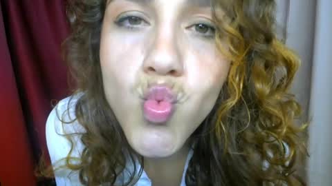 Snapshot of biki_sensual chatting on 27, 5, 2026 hi soy natural girl biki online show from 27, 5, 2026