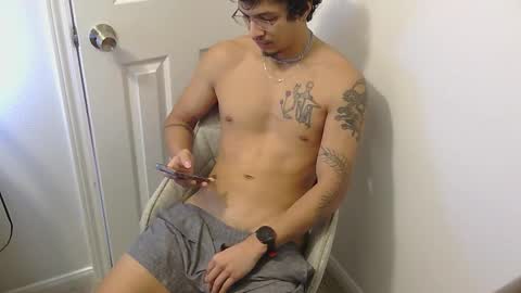 Snapshot of bitix00 chatting on 17, 12, 2025 bitix00 online show from 17, 12, 2025