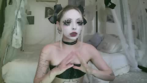 vampire fang  online show from 15, 5, 2026