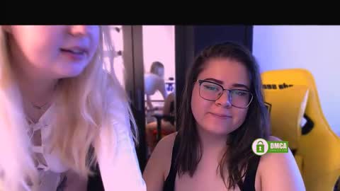 Snapshot of black_neon chatting on 25, 9, 2025 Sasha and Bella online show from 25, 9, 2025