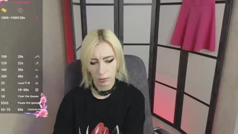 Snapshot of black_orchides chatting on 19, 6, 2026 Emily online show from 19, 6, 2026