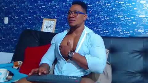 Snapshot of black_seus85 chatting on 22, 10, 2025 duglas online show from 22, 10, 2025