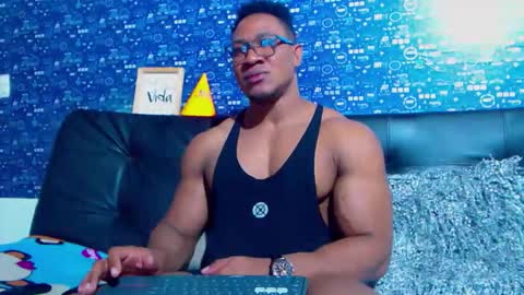 Snapshot of black_seus85 chatting on 7, 11, 2025 duglas online show from 7, 11, 2025