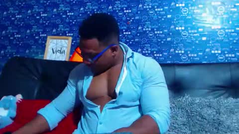 Snapshot of black_seus85 chatting on 27, 11, 2025 duglas online show from 27, 11, 2025