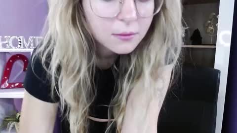 Snapshot of blackrosezoey chatting on 23, 10, 2025 Z O E Y online show from 23, 10, 2025