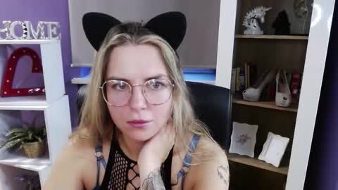 Snapshot of blackrosezoey chatting on 31, 10, 2025 Z O E Y online show from 31, 10, 2025