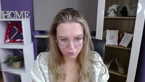 Snapshot of blackrosezoey chatting on 6, 11, 2025 Z O E Y online show from 6, 11, 2025