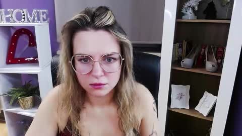 Snapshot of blackrosezoey chatting on 4, 12, 2025 Z O E Y online show from 4, 12, 2025