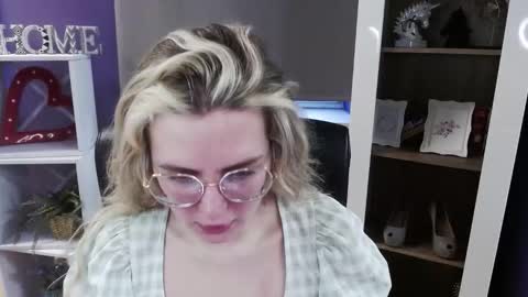 Z O E Y online show from 11, 3, 2026