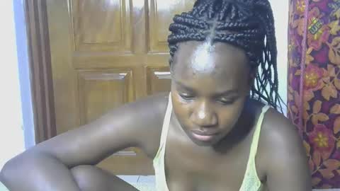 Snapshot of blahkbeauty chatting on 13, 10, 2025 VIVIAN online show from 13, 10, 2025