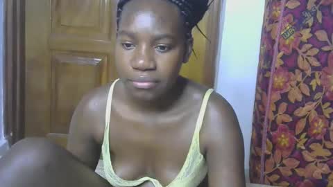 Snapshot of blahkbeauty chatting on 14, 10, 2025 VIVIAN online show from 14, 10, 2025