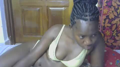 Snapshot of blahkbeauty chatting on 17, 10, 2025 VIVIAN online show from 17, 10, 2025