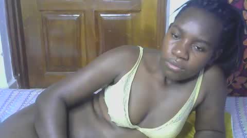 Snapshot of blahkbeauty chatting on 26, 10, 2025 VIVIAN online show from 26, 10, 2025