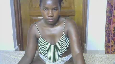 Snapshot of blahkbeauty chatting on 28, 11, 2025 VIVIAN online show from 28, 11, 2025