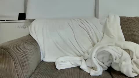 Snapshot of blakeandskylar chatting on 4, 1, 2025 BlakeAndSkylar online show from 4, 1, 2025