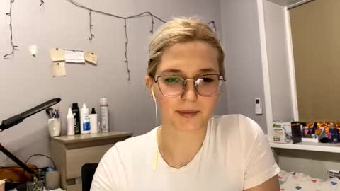 Snapshot of blancaesbensen chatting on 11, 11, 2025 Nicole online show from 11, 11, 2025