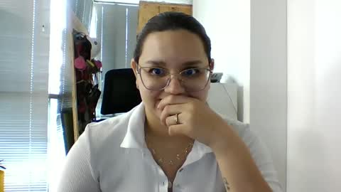 Snapshot of blanquita102530 chatting on 16, 9, 2025 Lary online show from 16, 9, 2025