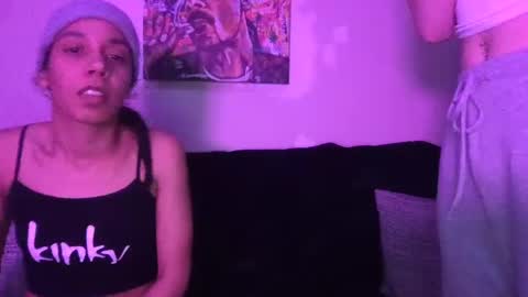 Snapshot of blaze2girls chatting on 30, 1, 2025 2girls1blunt online show from 30, 1, 2025