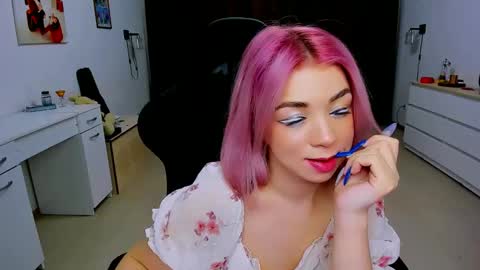 Nicole online show from 4, 12, 2024