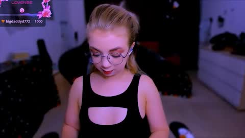 Nicole online show from 12, 11, 2025