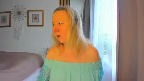 Snapshot of blonde_angel20 chatting on 27, 1, 2025 Nicole online show from 27, 1, 2025