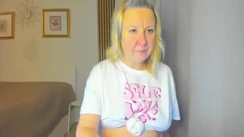 Snapshot of blonde_angel20 chatting on 28, 1, 2025 Nicole online show from 28, 1, 2025