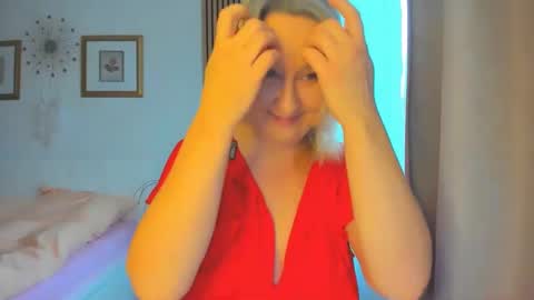 Snapshot of blonde_angel20 chatting on 30, 1, 2025 Nicole online show from 30, 1, 2025