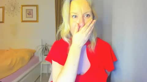 Snapshot of blonde_angel20 chatting on 30, 1, 2025 Nicole online show from 30, 1, 2025