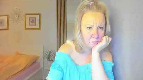 Snapshot of blonde_angel20 chatting on 4, 2, 2025 Nicole online show from 4, 2, 2025