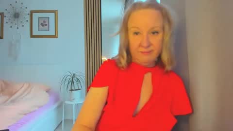 Snapshot of blonde_angel20 chatting on 6, 2, 2025 Nicole online show from 6, 2, 2025