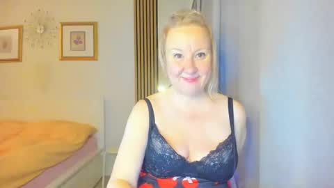Snapshot of blonde_angel20 chatting on 6, 2, 2025 Nicole online show from 6, 2, 2025