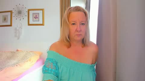 Snapshot of blonde_angel20 chatting on 18, 2, 2025 Nicole online show from 18, 2, 2025