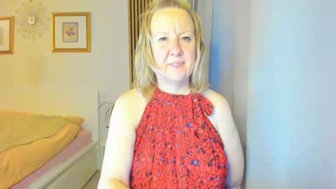 Snapshot of blonde_angel20 chatting on 20, 2, 2025 Nicole online show from 20, 2, 2025