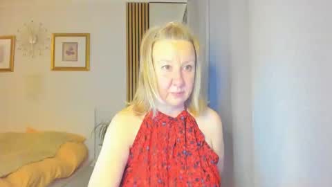 Snapshot of blonde_angel20 chatting on 25, 2, 2025 Nicole online show from 25, 2, 2025