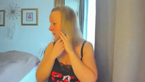 Snapshot of blonde_angel20 chatting on 3, 3, 2025 Nicole online show from 3, 3, 2025