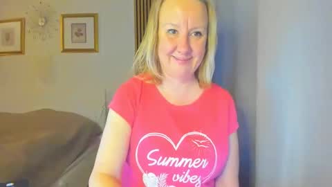 Snapshot of blonde_angel20 chatting on 3, 3, 2025 Nicole online show from 3, 3, 2025