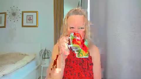 Snapshot of blonde_angel20 chatting on 10, 3, 2025 Nicole online show from 10, 3, 2025