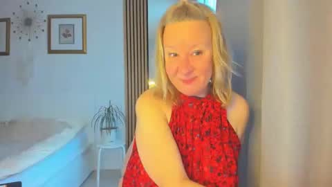 Snapshot of blonde_angel20 chatting on 11, 3, 2025 Nicole online show from 11, 3, 2025