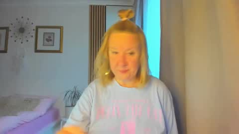 Snapshot of blonde_angel20 chatting on 12, 3, 2025 Nicole online show from 12, 3, 2025