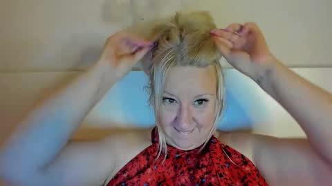 Snapshot of blonde_angel20 chatting on 26, 9, 2025 Nicole online show from 26, 9, 2025